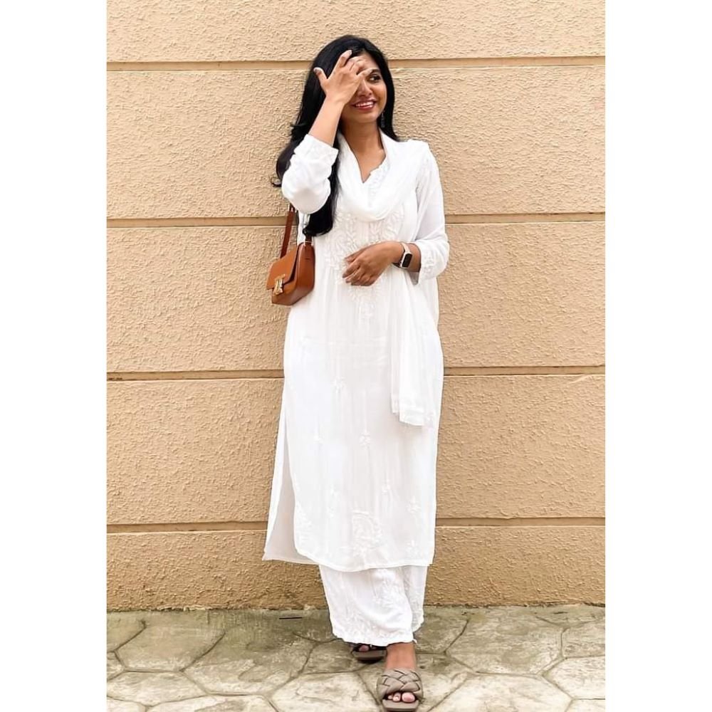ab-64.jpg Dual-toned ombre chikankari set - White - Image 1